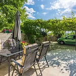 Preiswertes Studio-apartment Mit Privatem Grill, Privatparkplatz Unweit Vom * Grižane