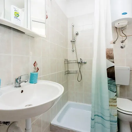 Preiswertes Studio-apartment Mit Privatem Grill, Privatparkplatz Unweit Vom * Grižane