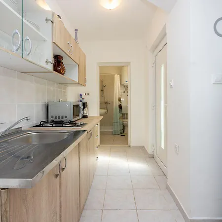 Preiswertes Studio-apartment Mit Privatem Grill, Privatparkplatz Unweit Vom *