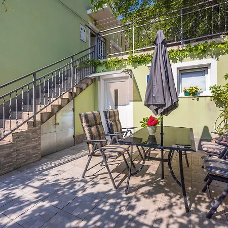 Preiswertes Studio-apartment Mit Privatem Grill, Privatparkplatz Unweit Vom * Grizane-Belgrad