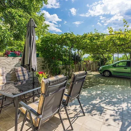 Preiswertes Studio-apartment Mit Privatem Grill, Privatparkplatz Unweit Vom * Grižane