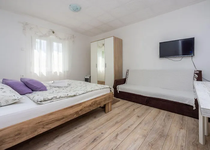 Preiswertes Studio-apartment Mit Privatem Grill, Privatparkplatz Unweit Vom Grizane-Belgrad