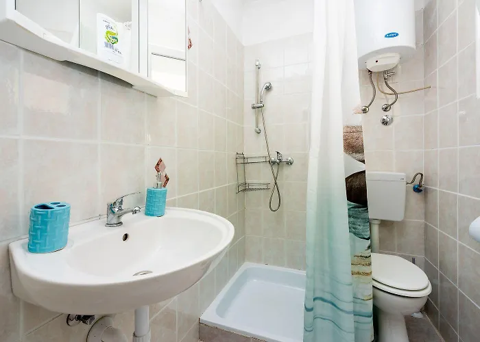 Preiswertes Studio-apartment Mit Privatem Grill, Privatparkplatz Unweit Vom * Grizane-Belgrad