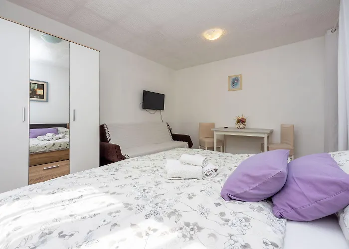 Preiswertes Studio-apartment Mit Privatem Grill, Privatparkplatz Unweit Vom Apartman Grizane-Belgrad