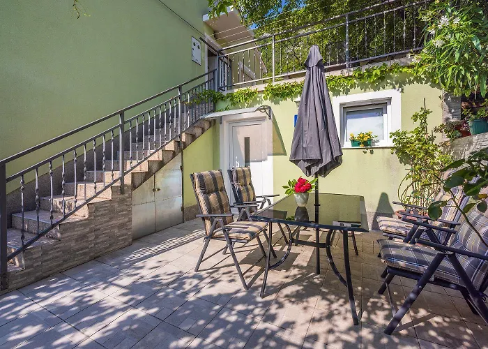 Preiswertes Studio-apartment Mit Privatem Grill, Privatparkplatz Unweit Vom * Grizane-Belgrad