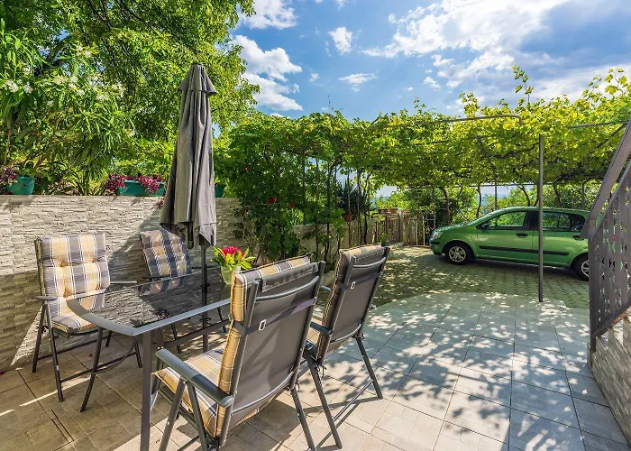 Preiswertes Studio-apartment Mit Privatem Grill, Privatparkplatz Unweit Vom * Grizane-Belgrad